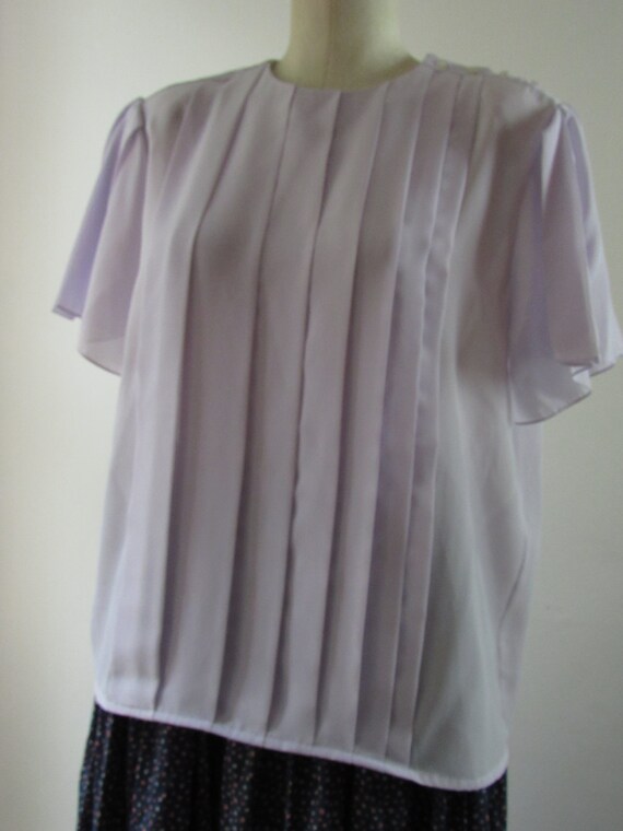 Light Lavender Pleated Blouse, Size 16 - image 5