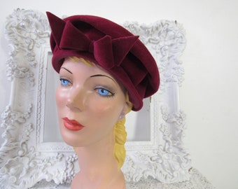 Vintage burgunday velour beret/hat