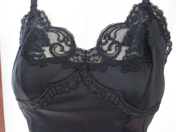 Vintage 1960s Sears short black slip with lace - image 10