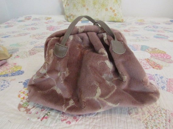 Mauve Carpet Bag / Vintage Dusky Pink Clamshell P… - image 5