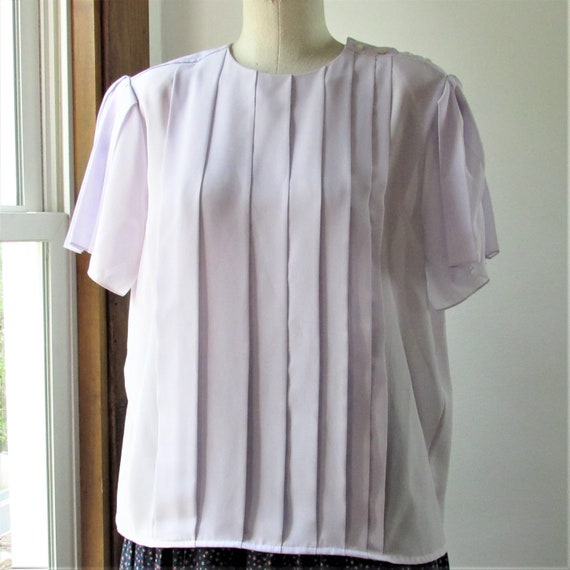 Light Lavender Pleated Blouse, Size 16 - image 1