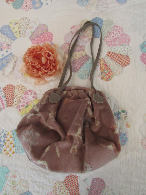 Mauve Carpet Bag / Vintage Dusky Pink Clamshell P… - image 1