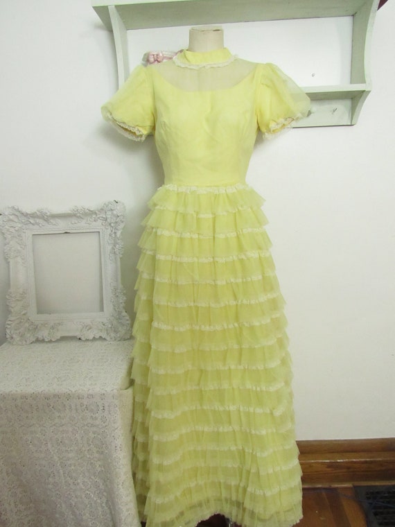 Vintage 1970s Pale yellow ballgown, tiered lace a… - image 1