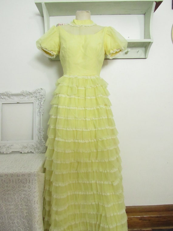 Vintage 1970s Pale yellow ballgown, tiered lace a… - image 7