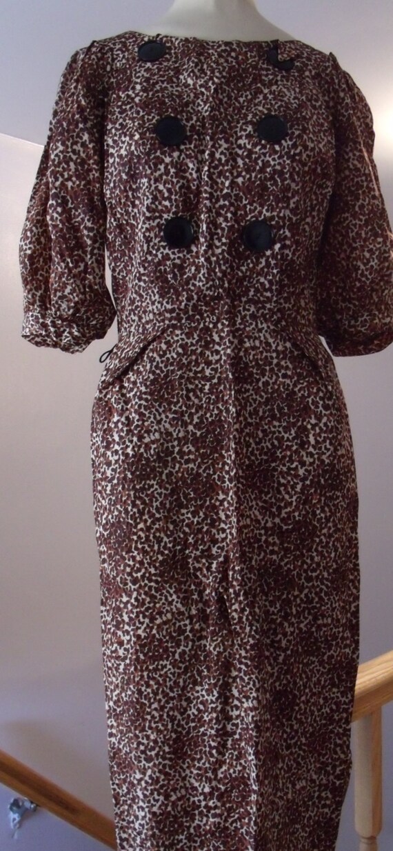 50s Wiggle dress in Animal big cat rayon - Large … - image 4