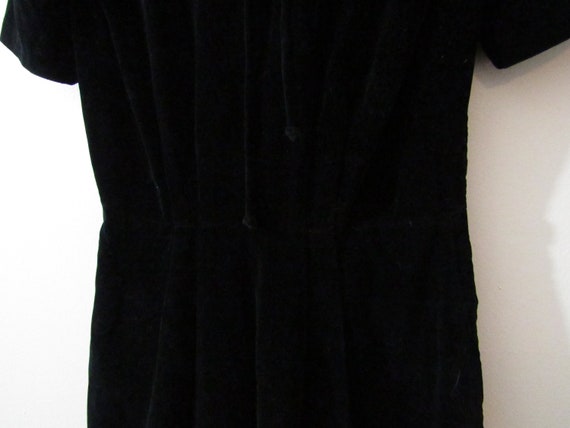 1950s Wiggle Dress in Black Velvet - image 5