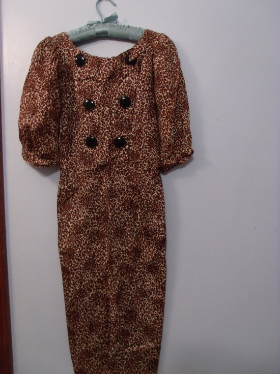 50s Wiggle dress in Animal big cat rayon - Large … - image 1