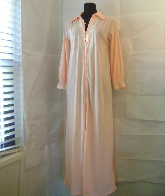 Peach Lace Nightgown - Decadent Peachy Lace Vinta… - image 2