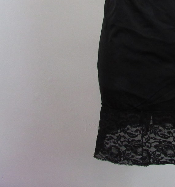 Vintage Black Lace Half Slip Small. Waist 22 Gem
