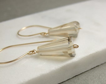 Boucles d'oreilles avec perles à facettes, en forme de tube, en cristal d'or sur des fils de boucle d'oreille remplis d'or 14k faits à la main GHE-81