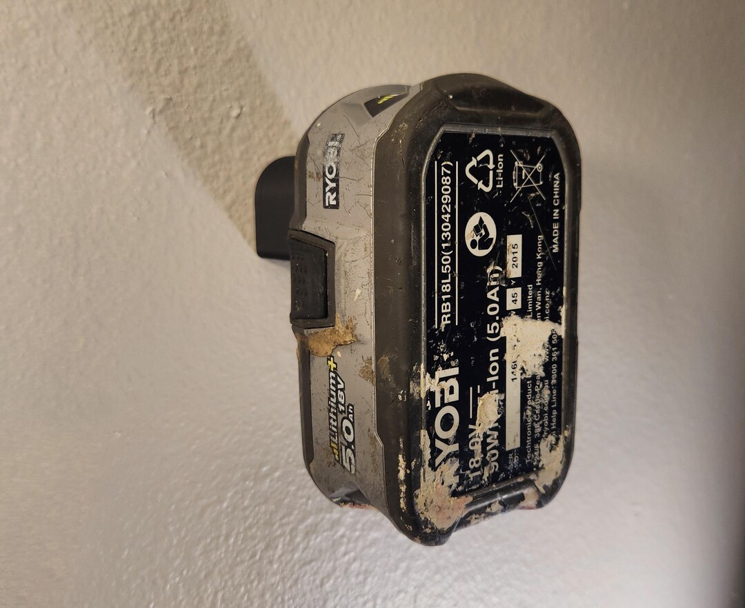 Locking Ryobi Green Battery Wall Mount – 18V One+ One Plus, Body Only