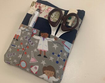 Organizer kieszonkowy Girls Do Science – pielęgniarka, fartuch laboratoryjny, torebka