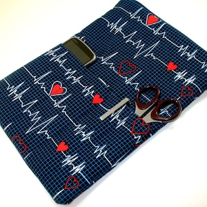 Schwesterntasche, Stethoskoptasche, Manschettentasche - Made to Order im Calling all Nurses Print - Taschen für Werkzeuge!  Passt auch für großes Tablet