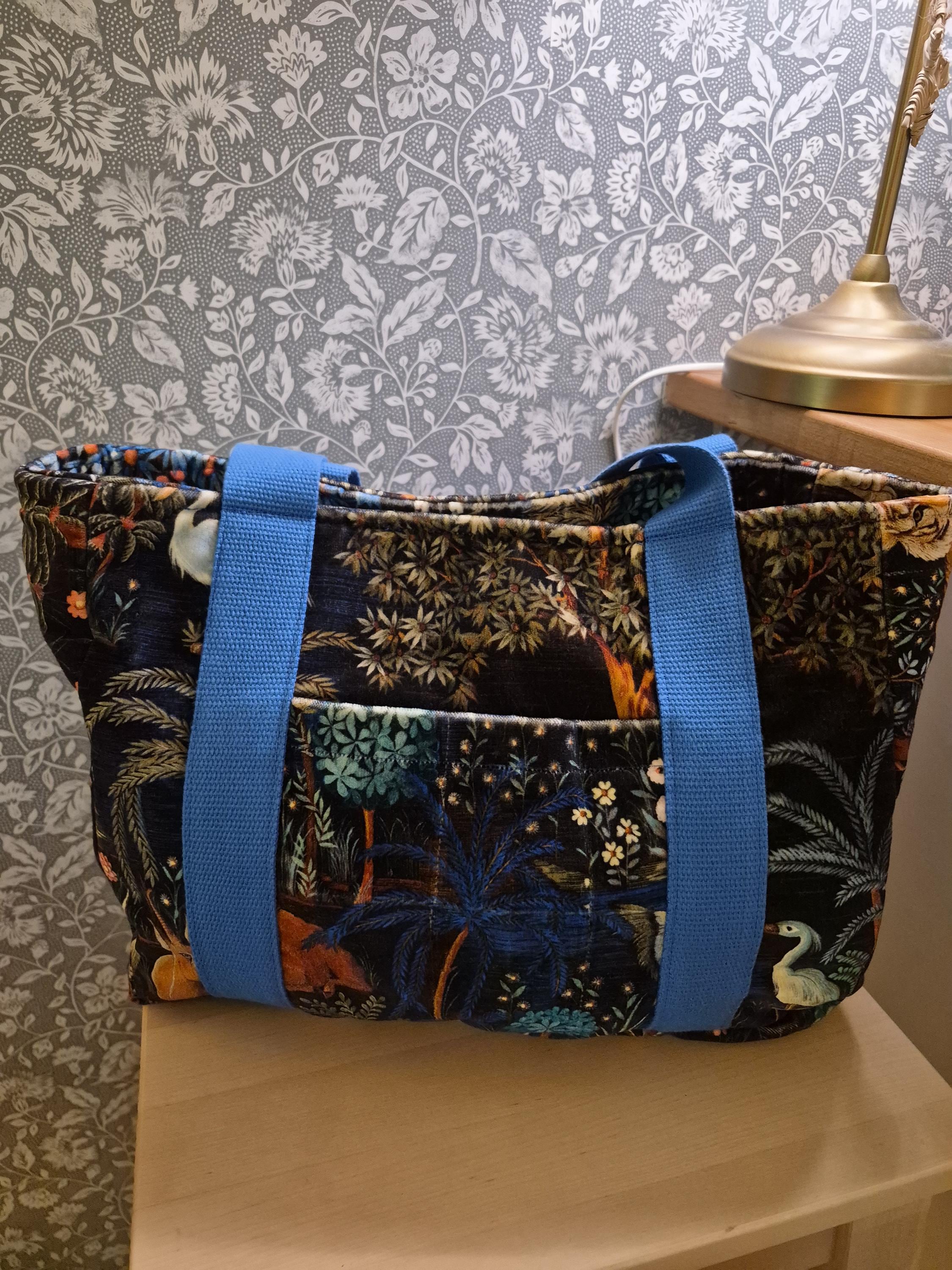 Christian Lacroix 小物入れ 紫 金 Christian Lacroix 小物入れ 紫 金