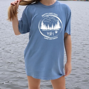 Gepersonaliseerde Family Lake Vacation-T-shirt: comfortabele kleuren op maat gemaakt T-shirt