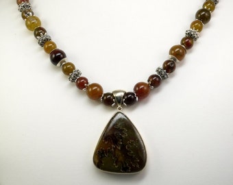 Earthy Agate Pendant Necklace