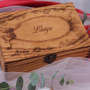 Rustieke houten kist, cadeau voor houten natuurliefhebbers, gepersonaliseerde herinneringsdoos, aandenkendoos, rustieke doos, sieradendoos, houten herinneringsdoos