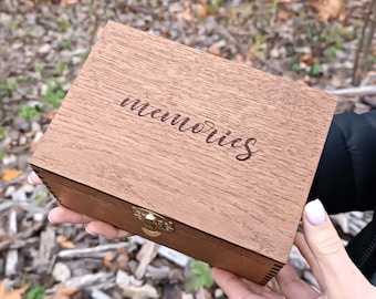 Caixa de madeira gravada para guardar lembranças, caixa de memórias personalizada.