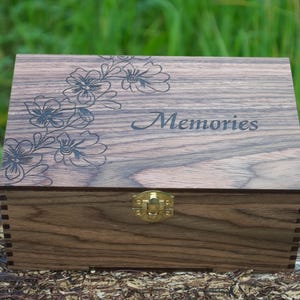 Personalisierte Erinnerung, Holz, Hochzeit Erinnerungsbox Jubiläum Paar Liebe Geburtstagsgeschenk für Ihn, ihren Freund Individuelle gravierte Lock Box