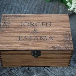 Scatola ricordo in legno personalizzata - Regalo di San Valentino per lui, lei, fidanzato, fidanzata, coppia, uomo, biglietto di nozze o fidanzamento. Scatola in legno.