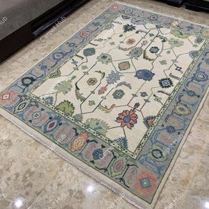 Hand Knotted Oushak Rug: Solid Grey Turkish Design