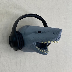 Shark Wall Decor, Headphone Wall Hanger 3D Printed Aesthetic Desk Accessory, Gamers Room Decor, USB Earphone Hanger