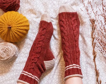 Patrón de tejido PDF para calcetines DK otoño/invierno, giros de 2 colores - Calcetines Cozy Twist