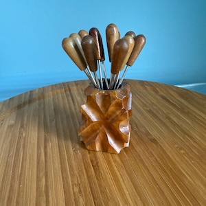 Vintage Wooden Cocktail Fork Set – Mid Century Hors d’Oeuvre Picks with Carved Holder – 12 Piece Canapé Skewers Barware