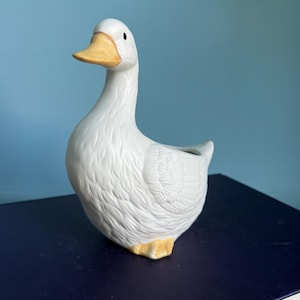 Vintage Ceramic Duck Planter by Homco – Matte White Glazed Figurine, Classic 1980s Decor, Charming and cheerful duck decor