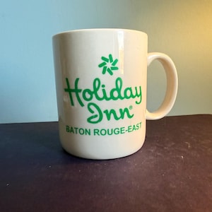 Vintage Holiday Inn Coffee Mug – Baton Rouge-East Motel Souvenir – 1970s Retro Hotelware Green Logo