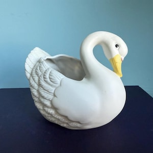 Vintage Ceramic Swan Planter by Homco – Matte White Glazed Figurine, Classic 1980s Decor