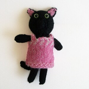 Kitty PDF Knitting Pattern image 1