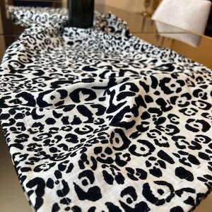 BlackandWhite,Vibrant Animal Print Table Runner for Dining Room Decor White Leopard Print Table Runner for Kitchen Decor Gift for Christmas