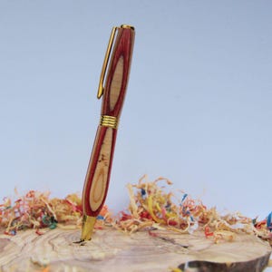 Penna a sfera twist per skateboard upcycling/riciclaggio (legno) realizzata a mano con skateboard rotti