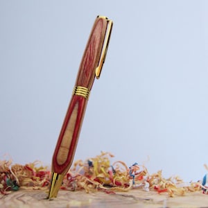 Penna a sfera twist per skateboard upcycling/riciclaggio (legno) realizzata a mano con skateboard rotti