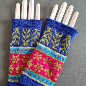 Hand-knitted arm warmers made of merino wool &quot;Akelei&quot;