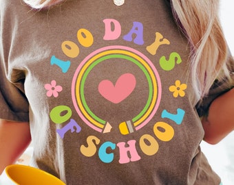 PNG de 100 días de clases: Diseño colorido de camiseta para docentes (descarga digital)