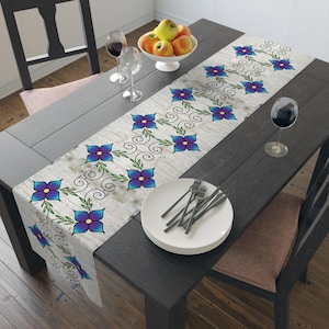 Runner da tavolo NorthEastern Woodland. Motivo floreale NorthEastern Woodland su runner da tavolo in corteccia di betulla bianca. Arredamento unico per la casa