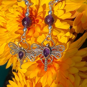 Libelle Ohrringe. Ohrringe aus Sterling Silber und Amethyst Libellen. Sterling Silber Libellen Ohrringe. Amethyst und Libellen Ohrringe.