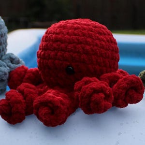 Crochet Octopus Plushie: Handmade Amigurumi Toy - Ocean Nursery Decor
