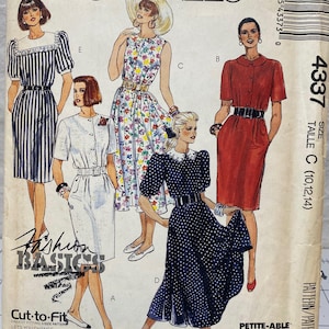 Può includere: Busta di cartamodello vintage McCall's con illustrazioni di abiti da donna. La busta riporta la scritta "Fashion Basics" e "Cut-to-Fit". Il modello include le taglie 10, 12 e 14.