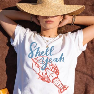 Koszulka z homarem Shell Yeah, zabawna koszulka z owocami morza, letnia koszulka plażowa, koszulka z grafiką z homarem przybrzeżnym, prezent dla miłośnika owoców morza