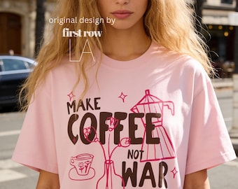 T-shirt « Faites du café, pas la guerre », T-shirt « Café pour la paix », T-shirt graphique cafetière italienne et tulipes, T-shirt pour les amoureux du café, T-shirt anti-guerre, T-shirt fleuri, Cadeau café