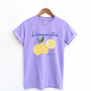 Violet Purple T-shirt with the text Limoncello, La Dolce Vita, follewed by a juicy lemon graphics.
Limoncello Shirt, La Dolce Vita Tee, Lemon Shirt, Amalfi Coast, Italy TShirt, Vacay T-Shirt, Lemons Tee, Cocktail T Shirt, Retro Graphic Tee