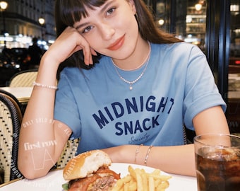 Shirt snackliefhebber, T-shirt middernachtsnack club, grappig T-shirt foodie, grafisch shirt late night snack, cadeau foodliefhebber, cadeau snacker