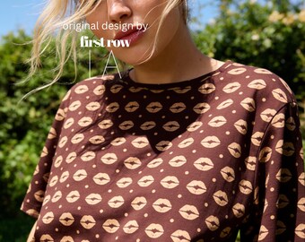 Brown and Gold Kiss T-Shirt, Golden Lips All Over Print Shirt, Retro Patterned Shirt, Maximalist Unisex T-Shirt