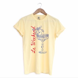 Butter Yellow T-shirt with the text Le Weekend and a Cherry Coquette Cocktail graphic.

Because what’s a good time without a little flair?

Perfect for brunch dates, rooftop soirées, or just channeling that effortlessly flirty energy. French twist, retro feel, full-on main character mood.
Weekend Shirt, Le Weekend, French T-Shirt, Weekending, Vintage Aesthetic, Coquette Bow Cherry, Cocktail Tee, y2k T-shirt, weekend vibes tee.