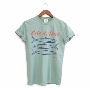 Bay Green T-shirt with the text Côtes d'Azur, France.

Côtes d'Azur France T-Shirt, Old Money Aesthetic, 3 Fish , French Riviera, Heritage, Sardines TShirt, France Travel Tee, Coastal Aesthetic, Retro Graphic Tee, French Vacation, Mediterranean