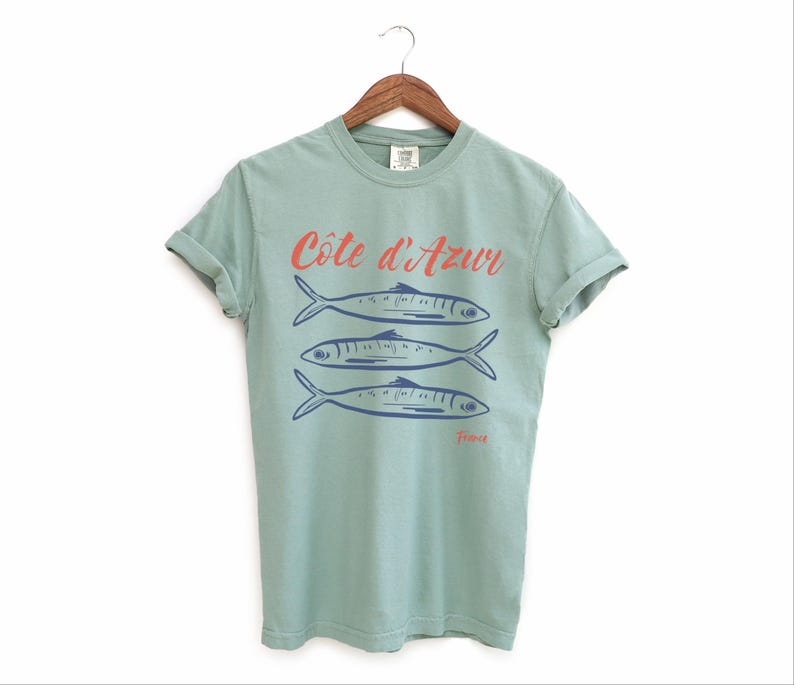 Bay Green T-shirt with the text Côtes d'Azur, France.

Côtes d'Azur France T-Shirt, Old Money Aesthetic, 3 Fish , French Riviera, Heritage, Sardines TShirt, France Travel Tee, Coastal Aesthetic, Retro Graphic Tee, French Vacation, Mediterranean