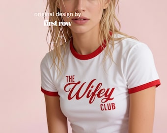 Het Wifeys Club cropped T-shirt met contrasterende boord, Wifey Era shirt, vrijgezellenfeest shirt, Bride Squad shirt, huwelijksreis outfit shirt